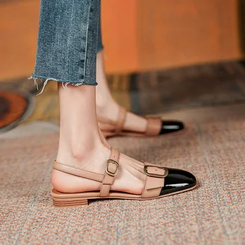 Елегантни дамски обувки на равна подметка в ретро стил с метална катарама, 2022 г., Нови Модни Дамски Сандали с Квадратни пръсти, Офис дамски обувки с цветни шевове