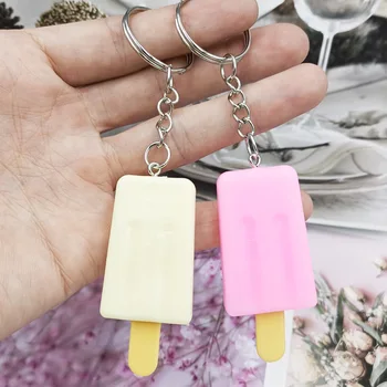 1БР лято моделиране бонбони цвят на стар popsicle ключодържател момиче сладолед сладолед висулка цвят случаен